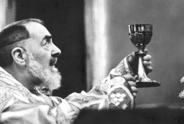 Oração a Padre Pio a pedir humildade